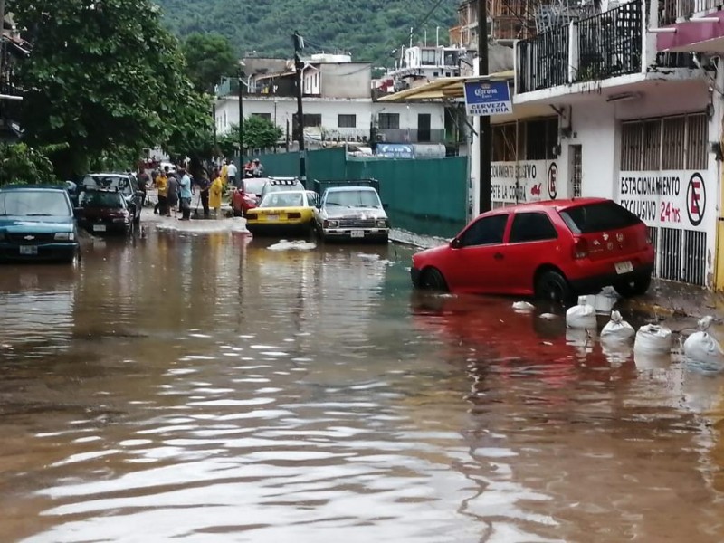 4 planteles escolares afectados por 