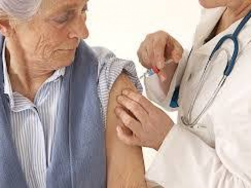 45 mil 194 adultos mayores ya fueron vacunados contra COVID-19