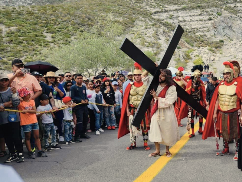 45 mil fieles conmemoran la muerte de Jesucristo en Torreón