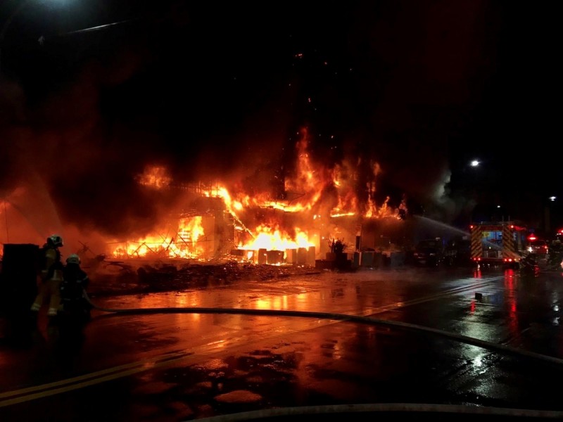 46 muertos tras incendio de un edificio en Taiwán