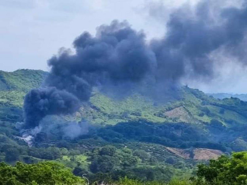 48 horas de incendio en basurero de San José Acateno