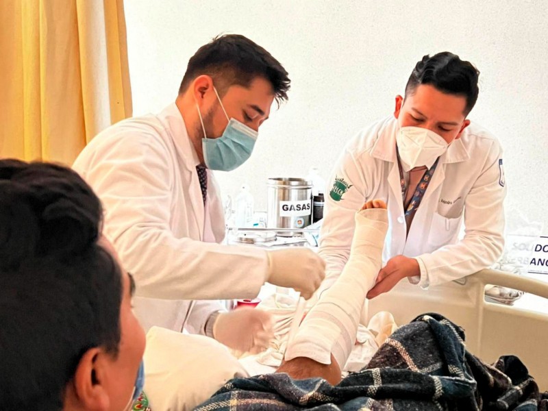 49 migrantes siguen hospitalizados tras accidente de tráiler