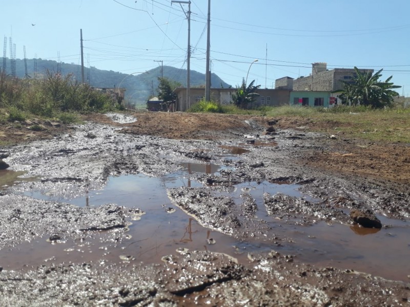 5 años desperdiciando agua en colonia 3 de julio