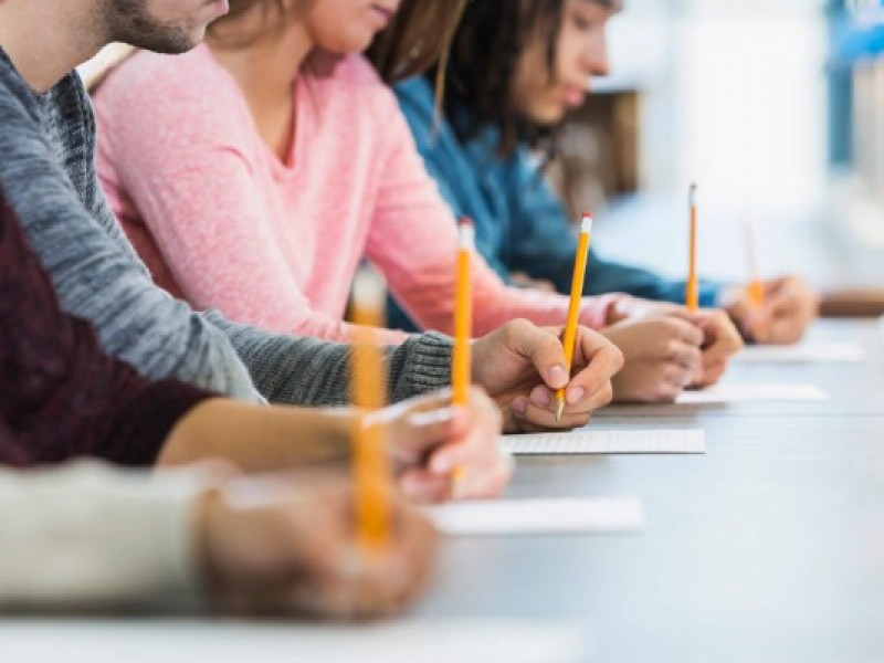 5 de cada 100 habitantes en Querétaro con rezago educativo