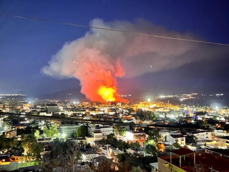 5 hectarias afectadas, 20 evacuadas y 1 persona calcinada :PC