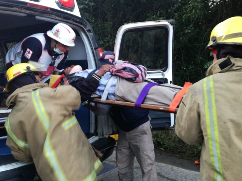 5 lesionados tras accidente de autobús