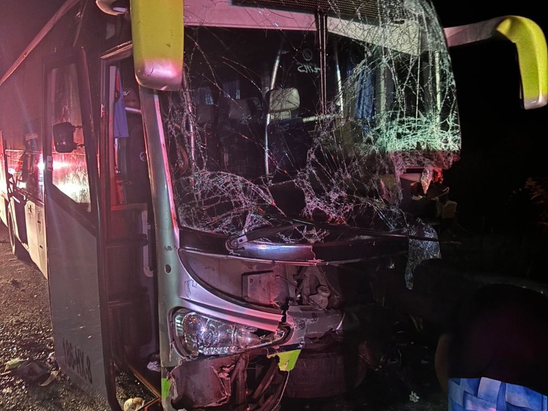 5 muertos y 20 heridos tras choque vehicular en Coyuca de Benítez
