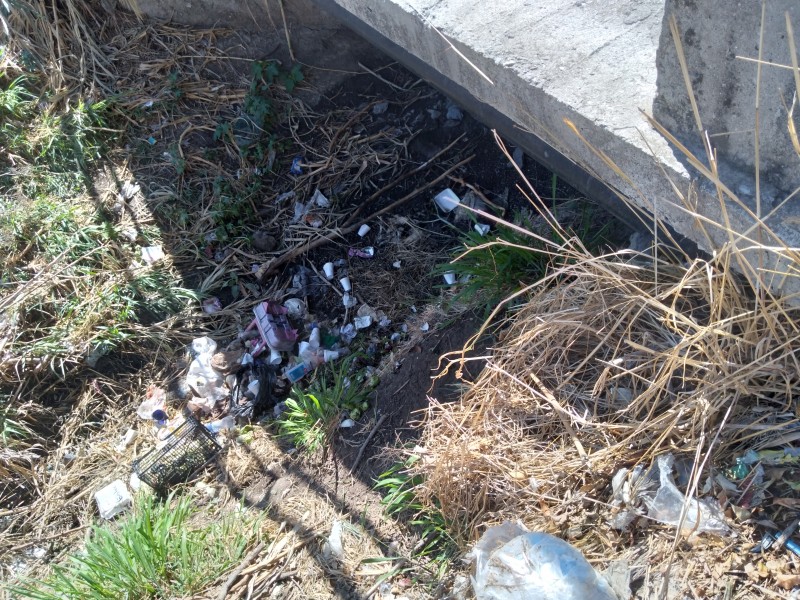 5 puntos identificados como críticos en el Dren por basura