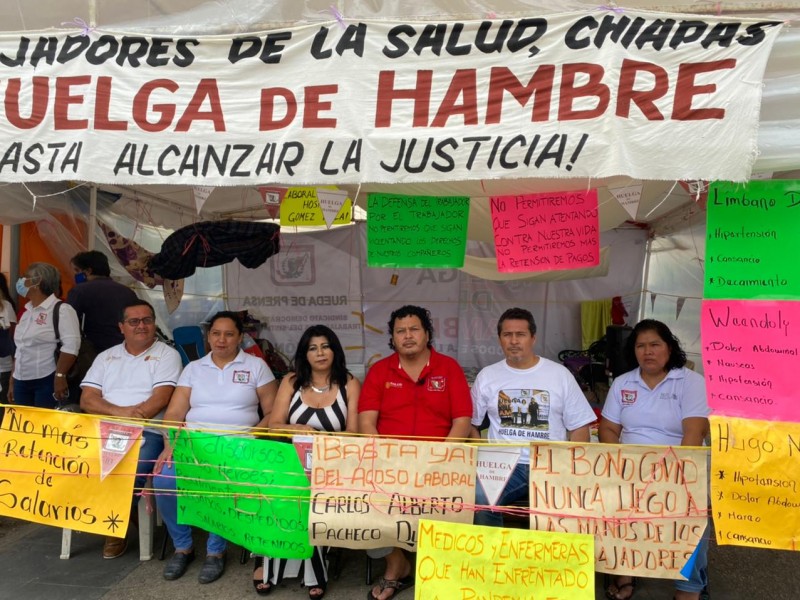 5 trabajadores de salud en huelga de hambre