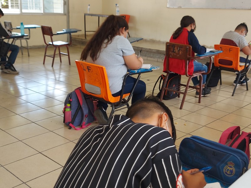 50 alumnos buscan cambiar clases virtuales por presenciales en Tepic