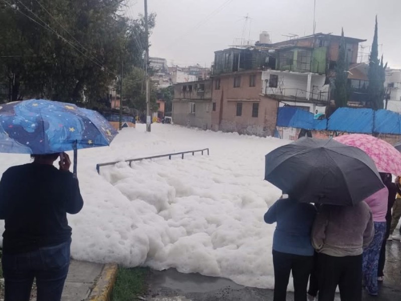 50 casas afectadas en Naucalpan tras desborde de presa