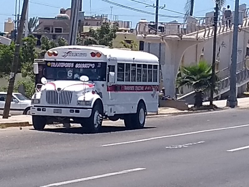 50% de unidades de transporte público paradas