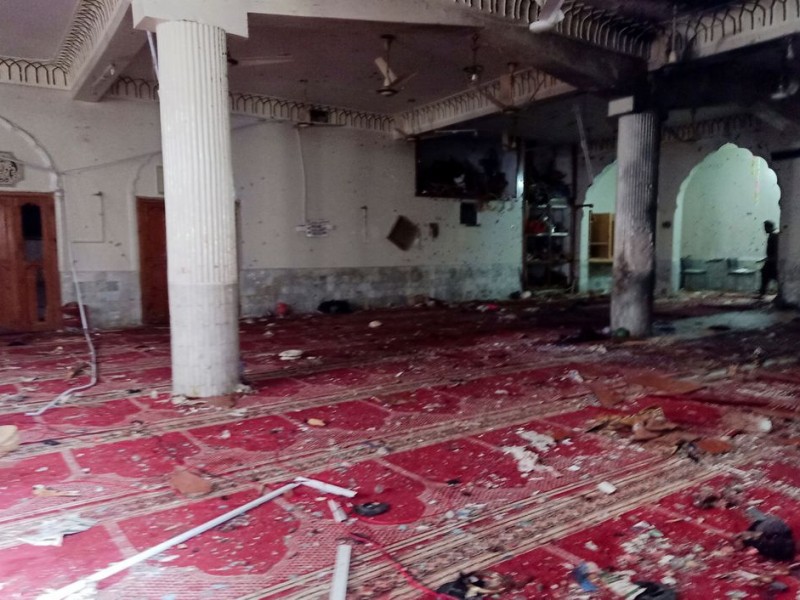 57 muertos tras ataque terrorista a mezquita de Pakistán
