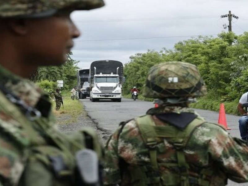 6 muertos y 180 vehículos atacados en Colombia