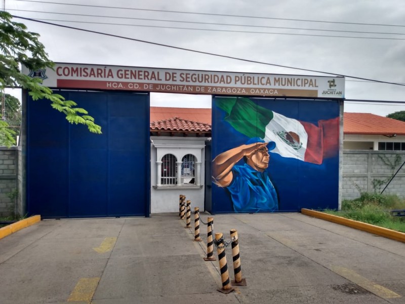 6 Policías Municipales de Juchitán permanecen aislados por Covid-19