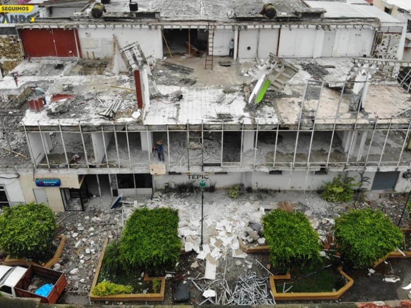 Avance del 60% en demolición de edificio administrativo para ambulantes