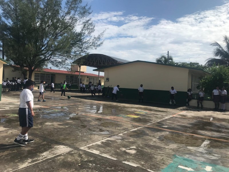 64 escuelas afectadas por las lluvias en Veracruz:SEV