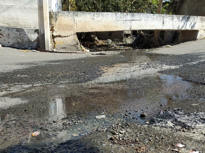 7 meses han vivido con un brote de aguas negras