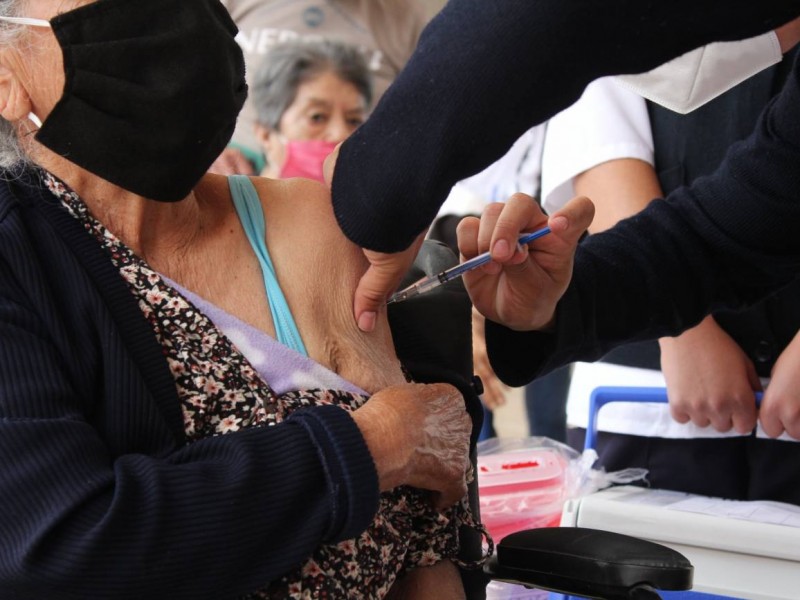 700 adultos faltaban de completar su vacunación en Calera