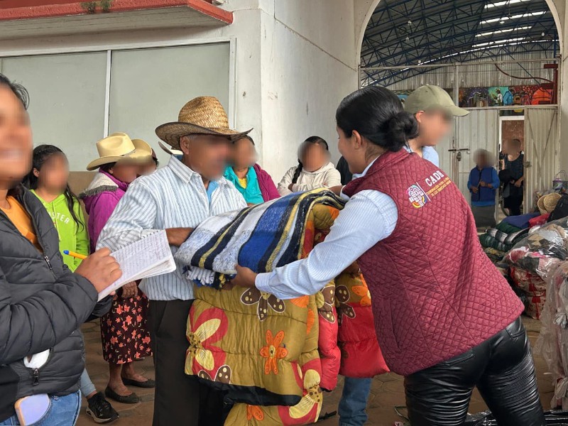 72 familias desplazadas de Santiago Yosondúa reciben atención del gobierno