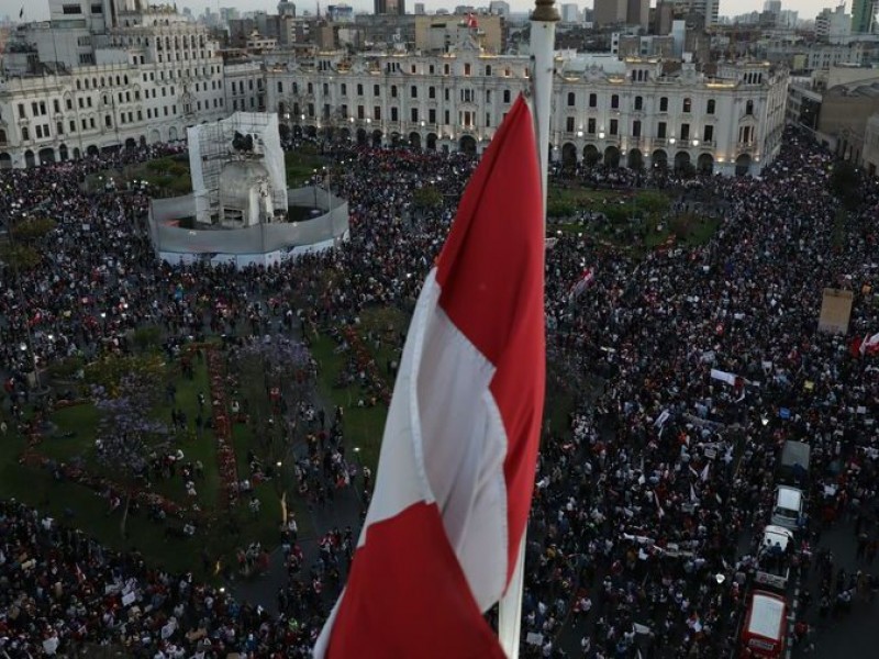 76% de peruanos se ve afectado por crisis política