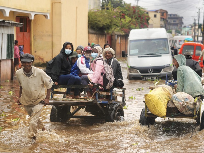 77 muertos en África tras paso de tormenta tropical “Ana”