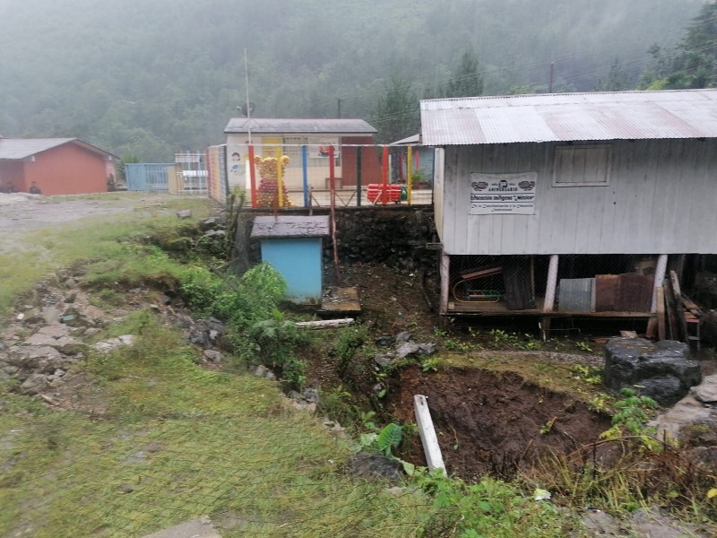 8 escuelas en Sierra Negra Ajalpan afectadas por lluvias