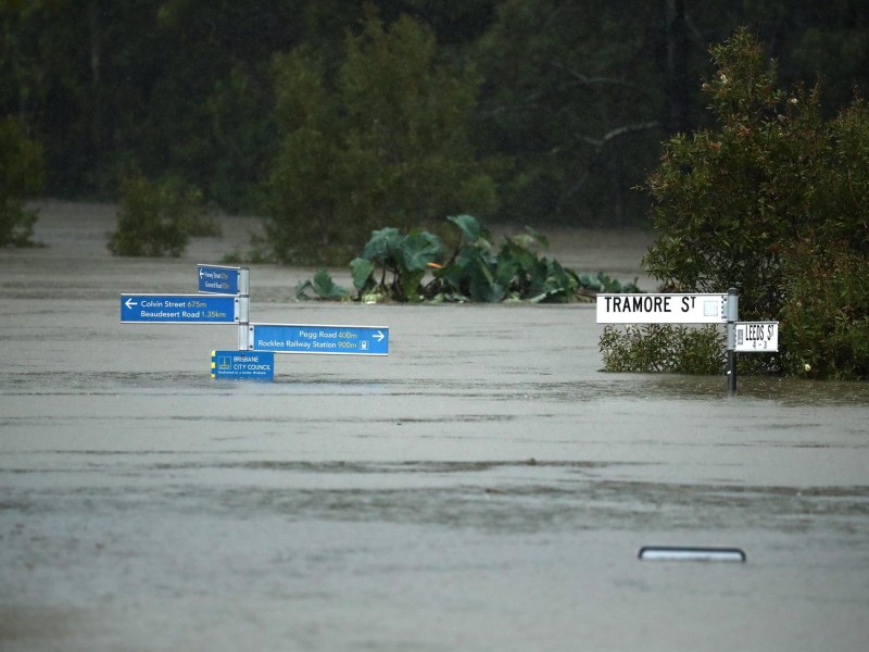 8 muertos por inundaciones en Australia, evacuan a 16 mil