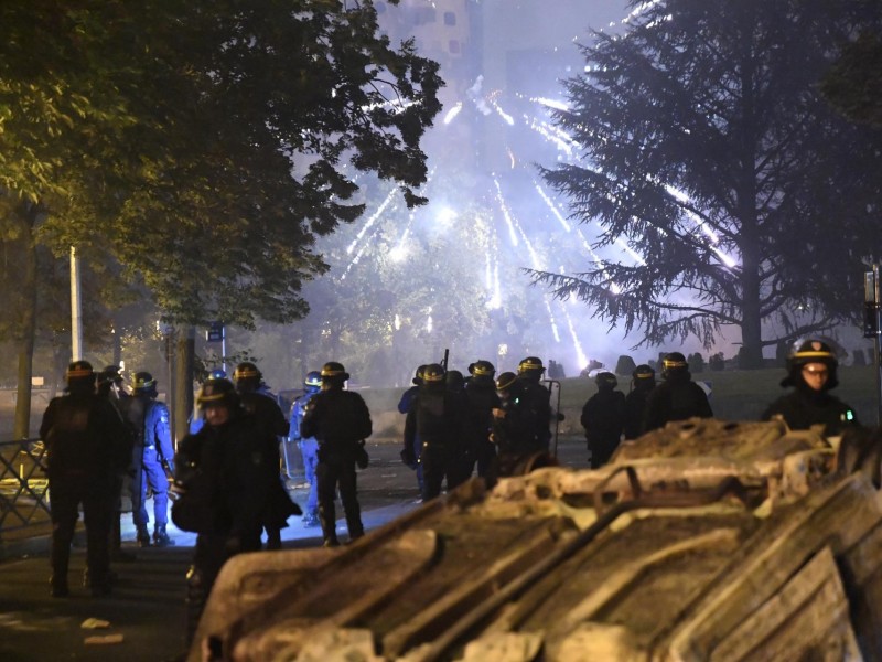 875 detenidos en Francia por manifestaciones