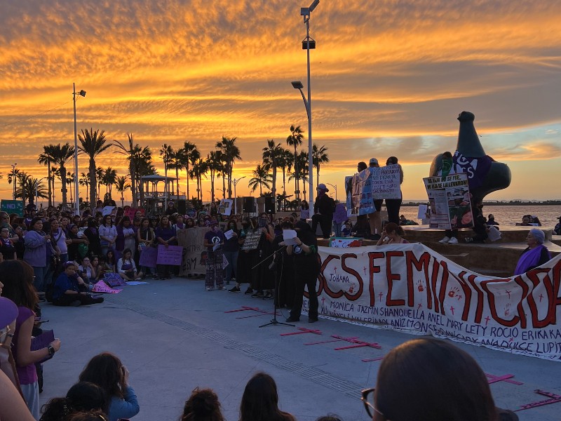 8M: mujeres marchan en La Paz por justicia | Meganoticias