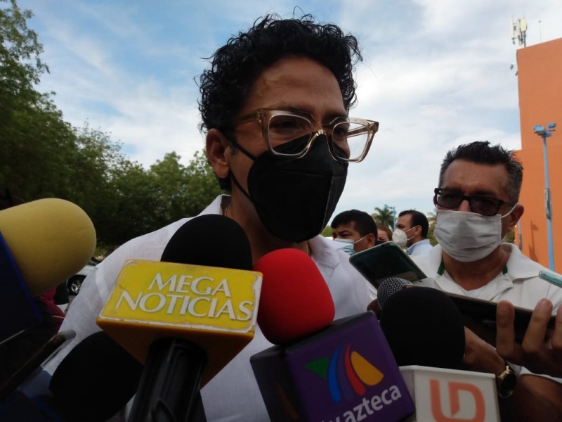 Vacunados 9 de 10 maestros en Sinaloa