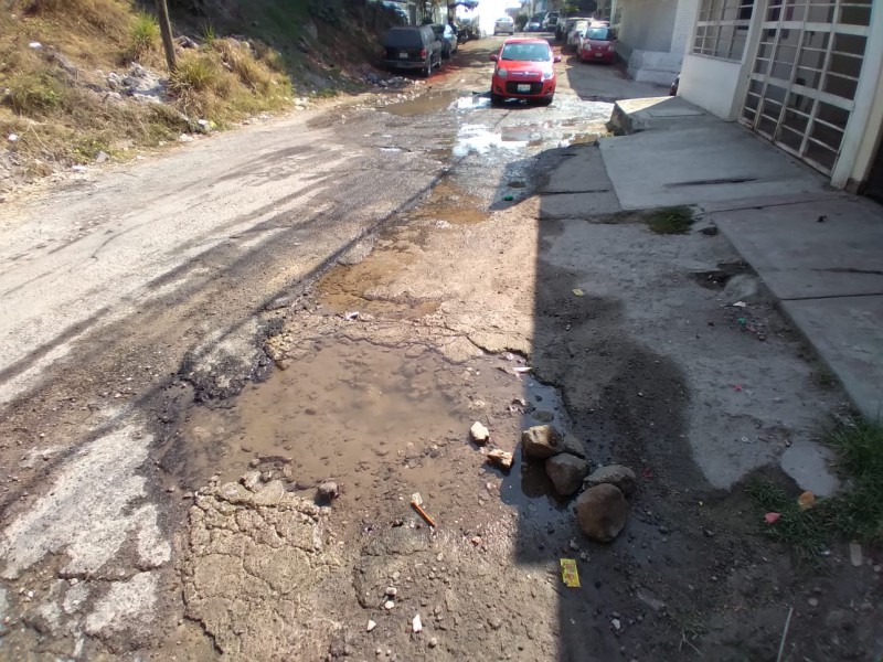 Nueve días sin atender fuga en colonia Labores de Godínez