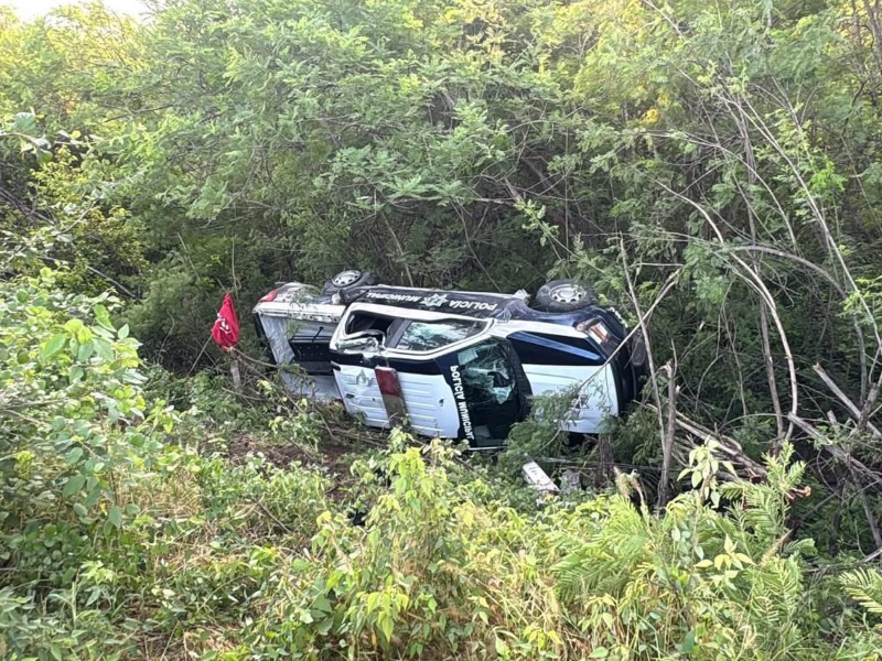 Nueve policías lesionados en accidente en autopista Colima-Manzanillo