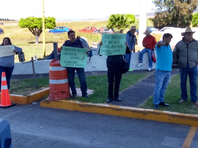 A cuenta gotas, maestros reciben pago de salarios