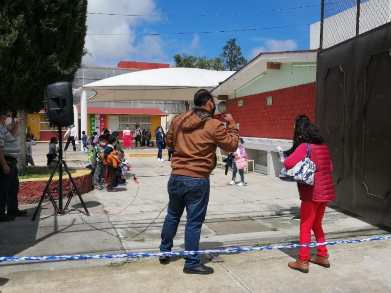 A la alza escuelas con casos positivos a COVID-19