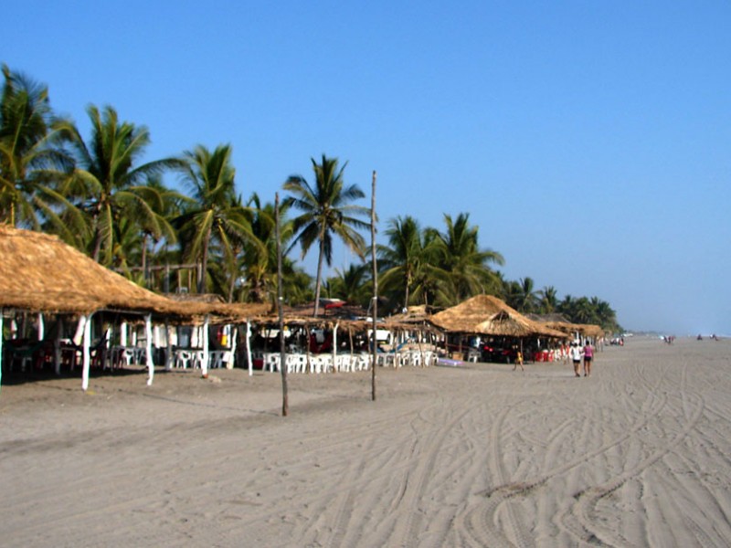 A la baja afluencia turística en playas