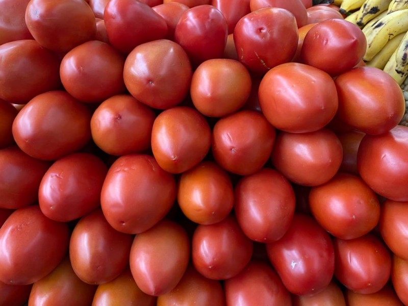 A la baja precio del Tomate y Cebolla en Mercados Locales