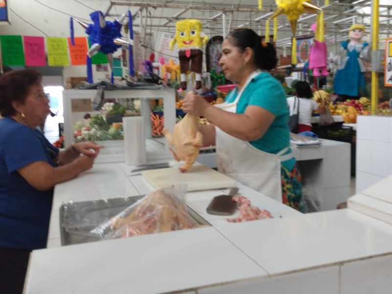 A la baja venta de pollo: comerciantes