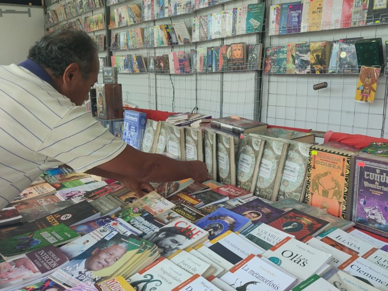 A la baja ventas de libros en Tuxpan