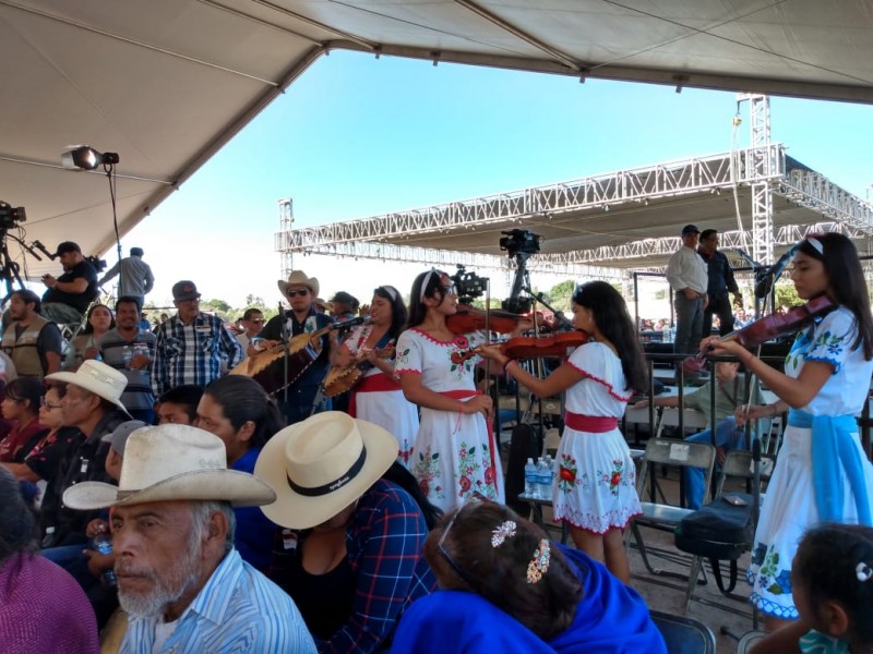 A la espera de López Obrador en Pótam