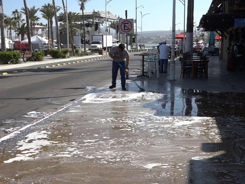 A pesar de la celebración malecón continua limpio de basura