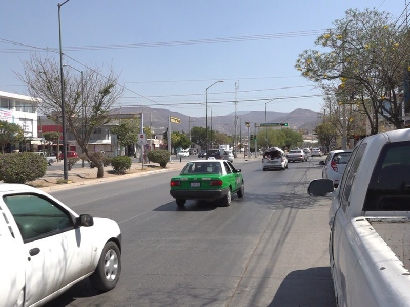 A plena luz del día asaltan comercios en boulevard Delta