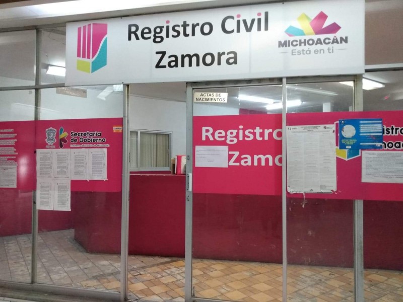 A puerta cerrada atienden casos urgentes en el registro civil