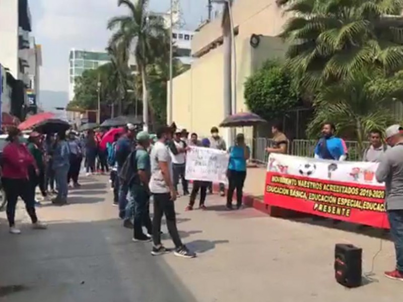 Idóneos bloquean calles en TGZ, no les otorgan plazas