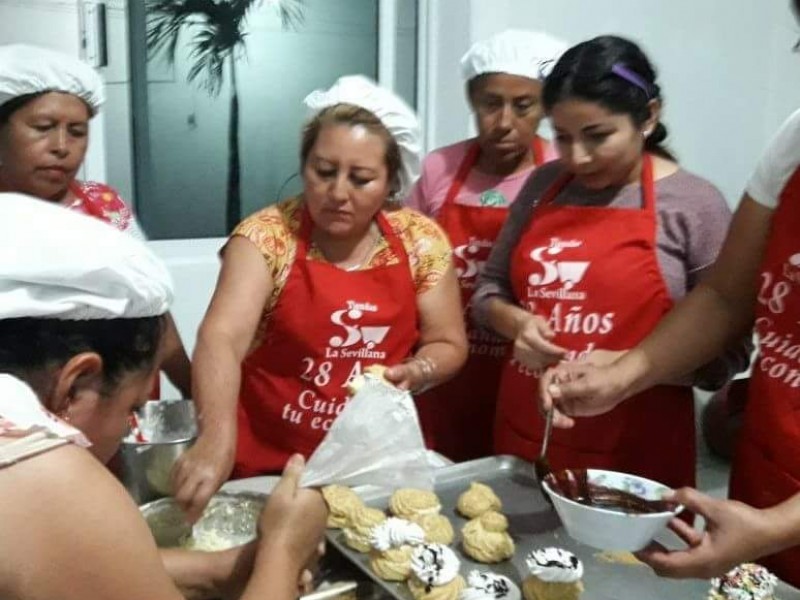 A través de cursos promueven el autoempleo