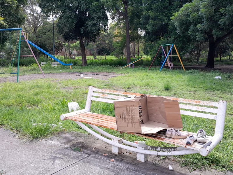 Abandona Ayuntamiento de Colima jardín de colonia Los Volcanes