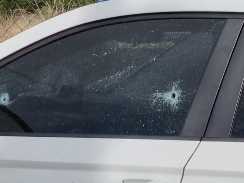 Hallan camioneta baleada sobre el Malecón Nuevo en Culiacán