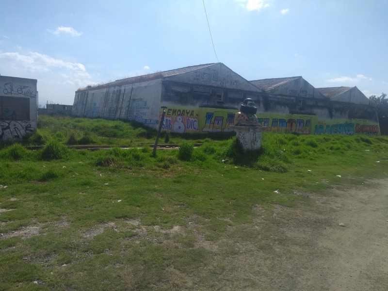 Abandonadas y vandalizado, bodegas en Temoaya.