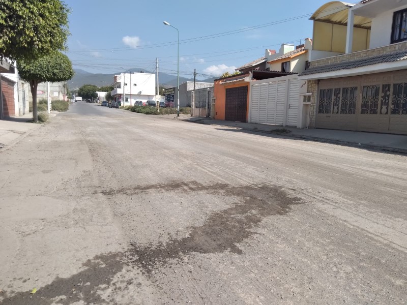 Abandonados también trabajos de bacheo en fraccionamiento Villas Reforma