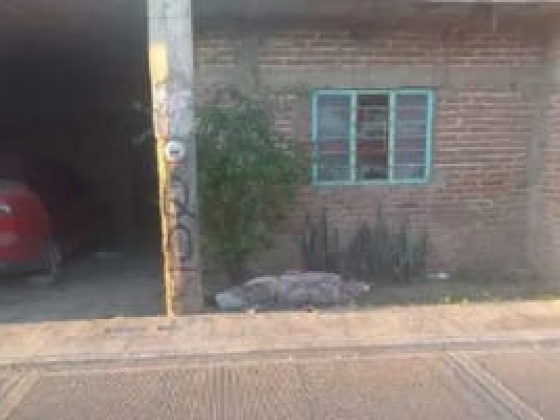 Abandonan cadáver de mujer en colonia zamorana